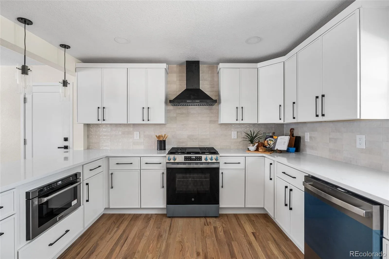 1375 W Hinsdale Drive Littleton CO 80120 | MLS #REC3749270 08062026033401 1600 7