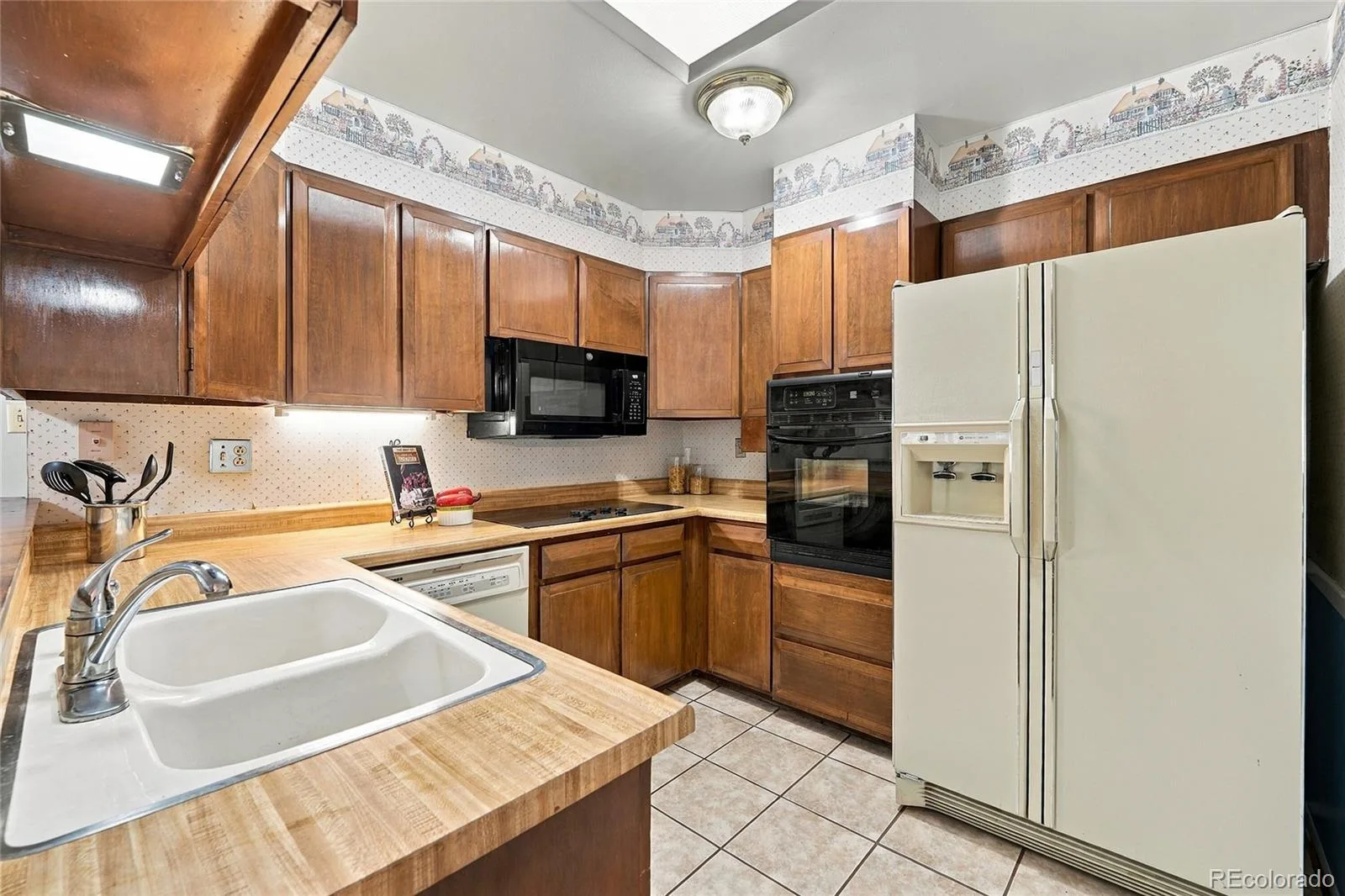 6988 S Madison Way Centennial CO 80122 | MLS #REC3758540 09232026072138 1600 10