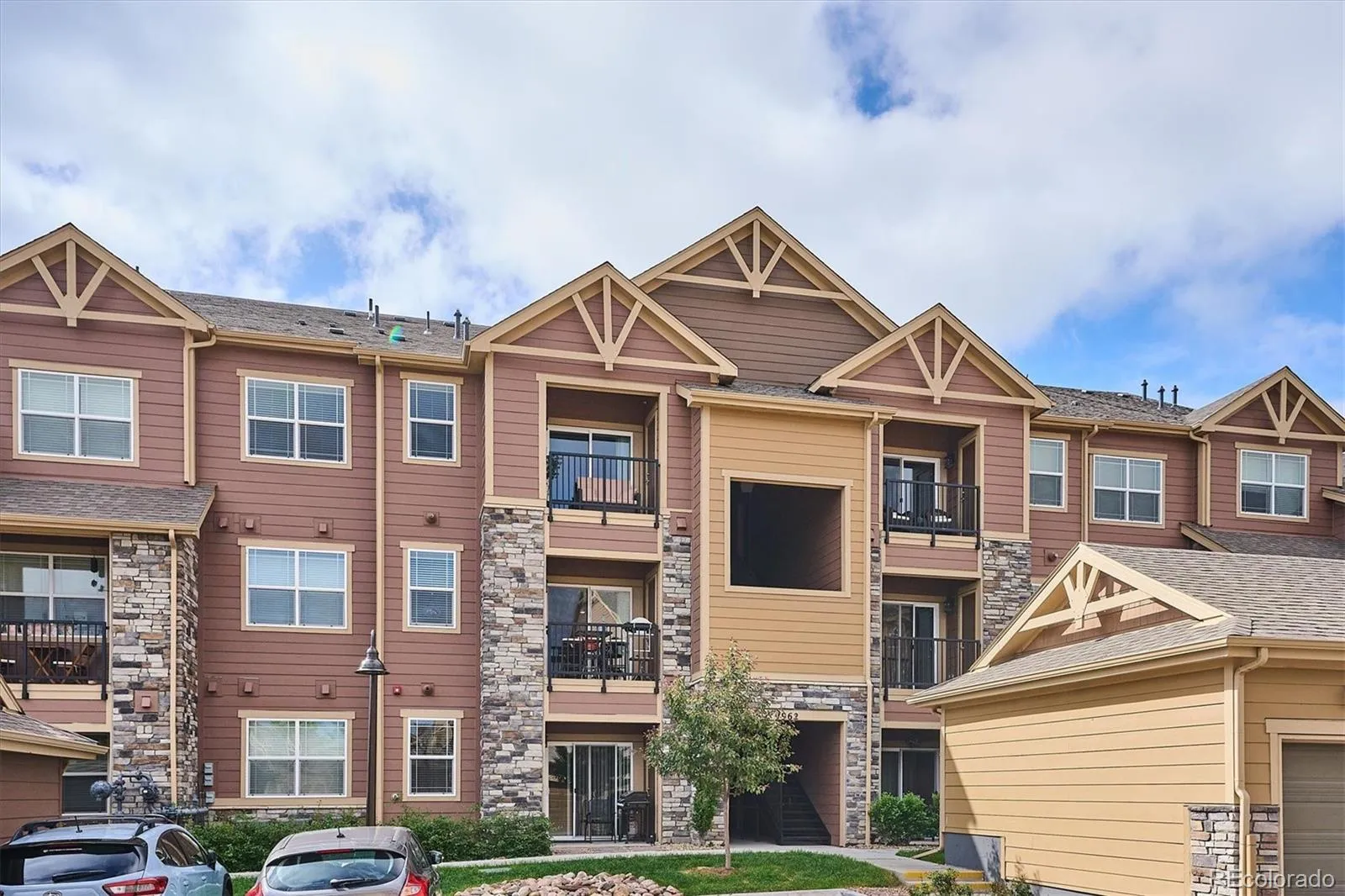 9962 W Victoria Place #301 Littleton CO 80127 MLS #REC3760110 05262026213047 1600 33