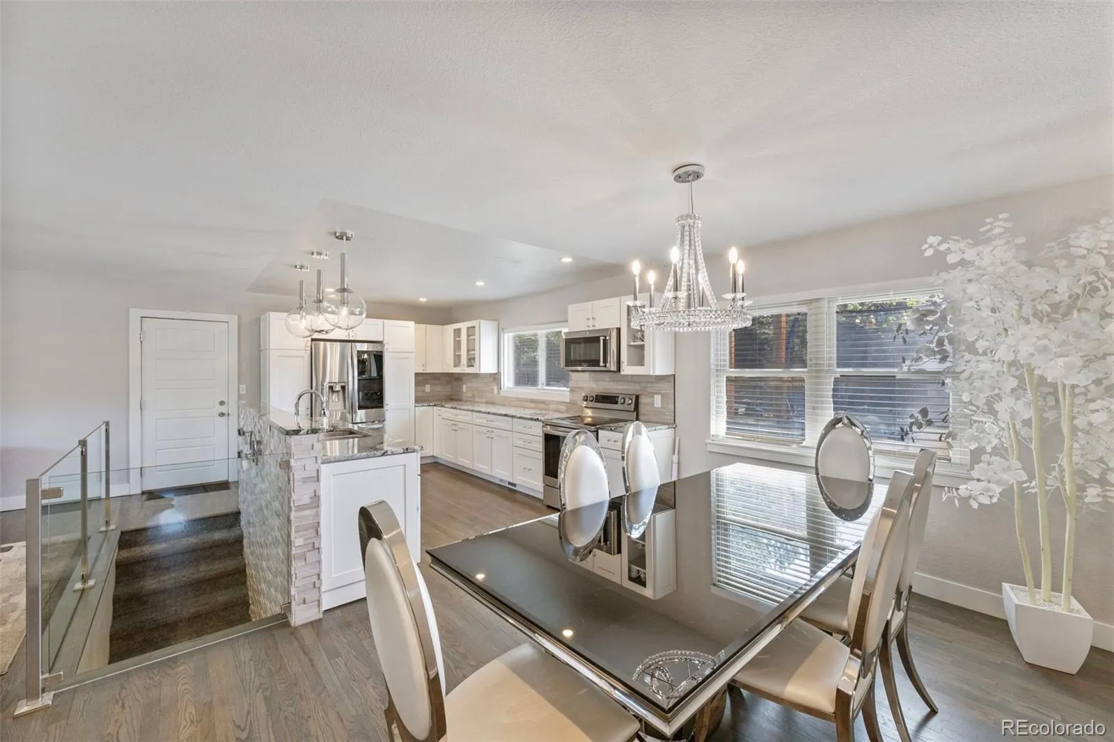 3290 S Lowell Boulevard Denver CO 80236 MLS #REC3763560 05142026005013 1600 13