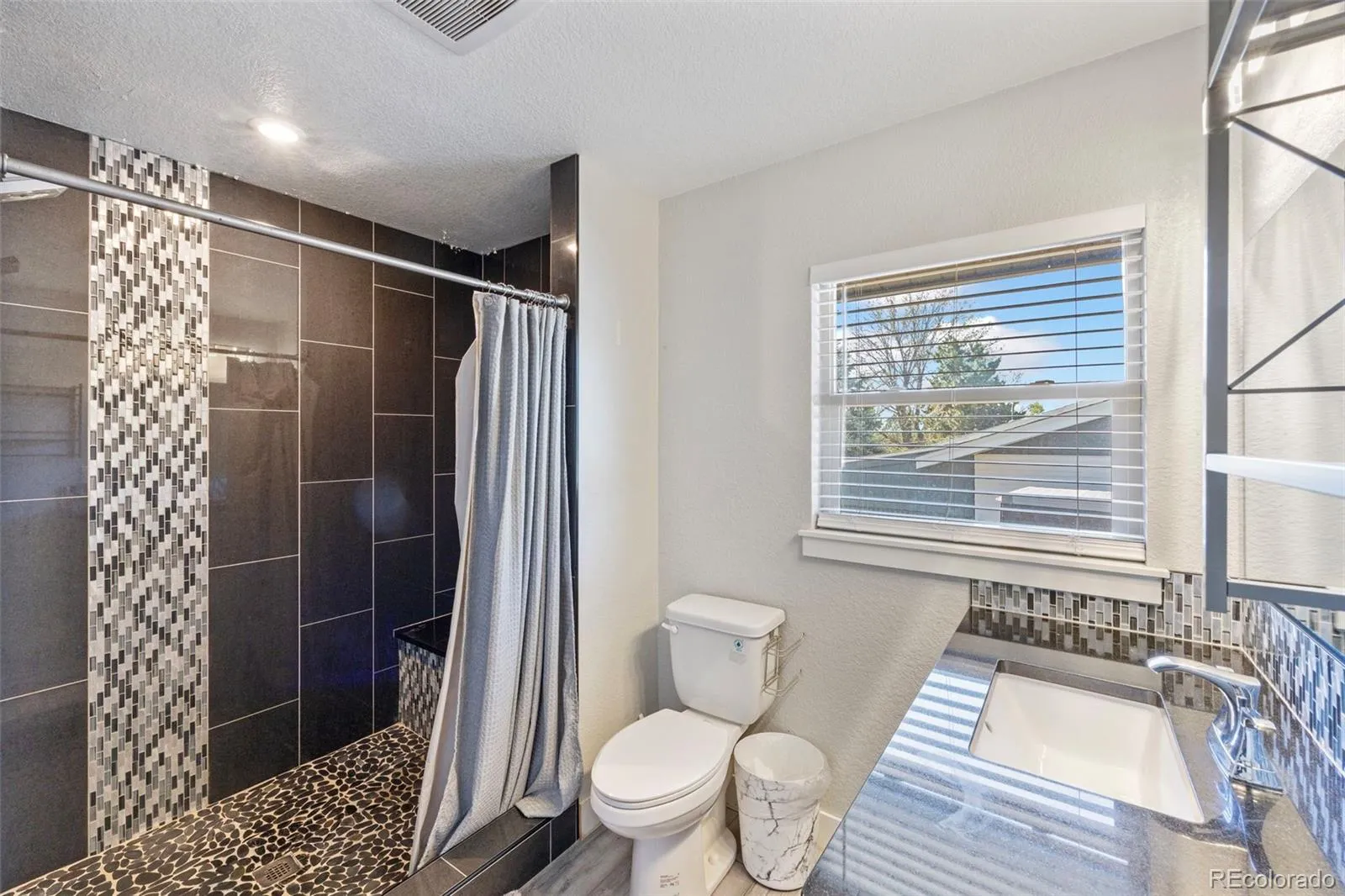 3290 S Lowell Boulevard Denver CO 80236 MLS #REC3763560 05142026005013 1600 15