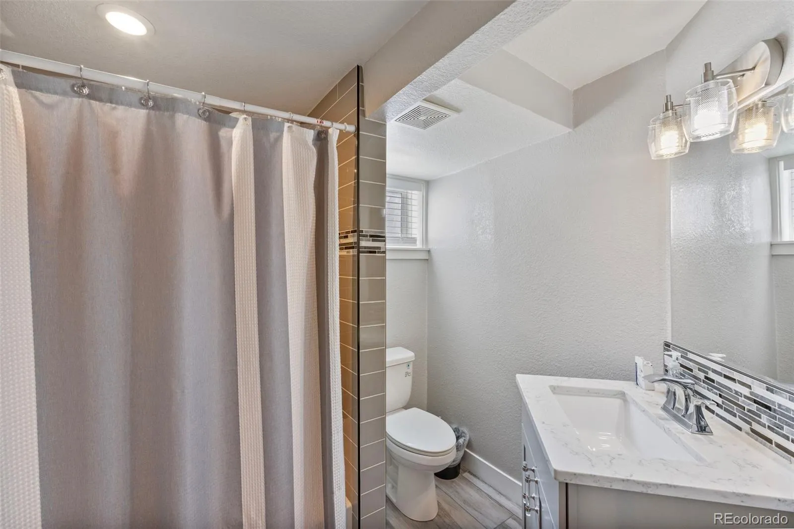 3290 S Lowell Boulevard Denver CO 80236 MLS #REC3763560 05142026005013 1600 19