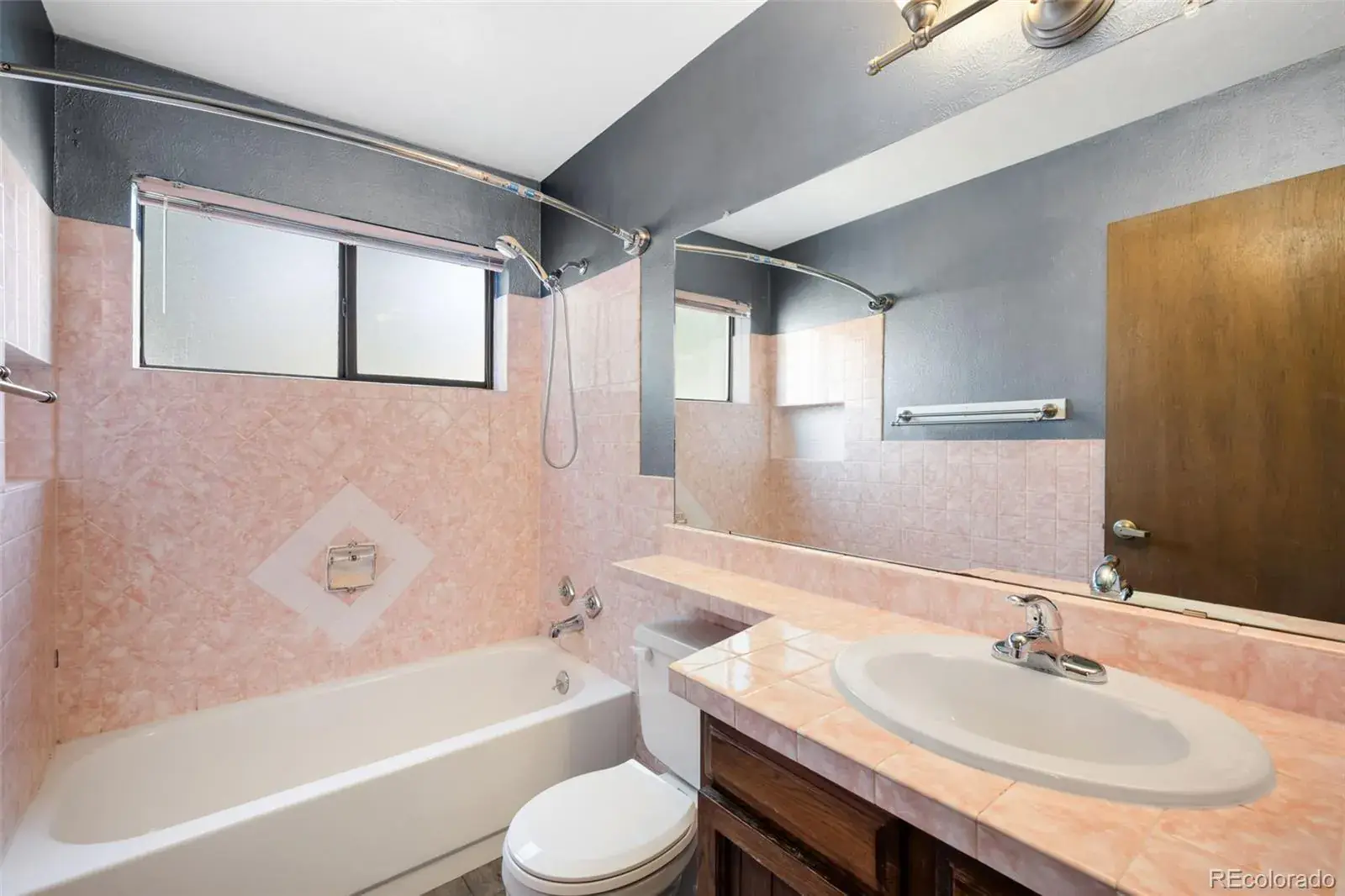 12242025230221 1600 16