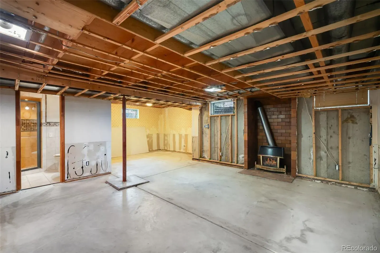 12242025230221 1600 18