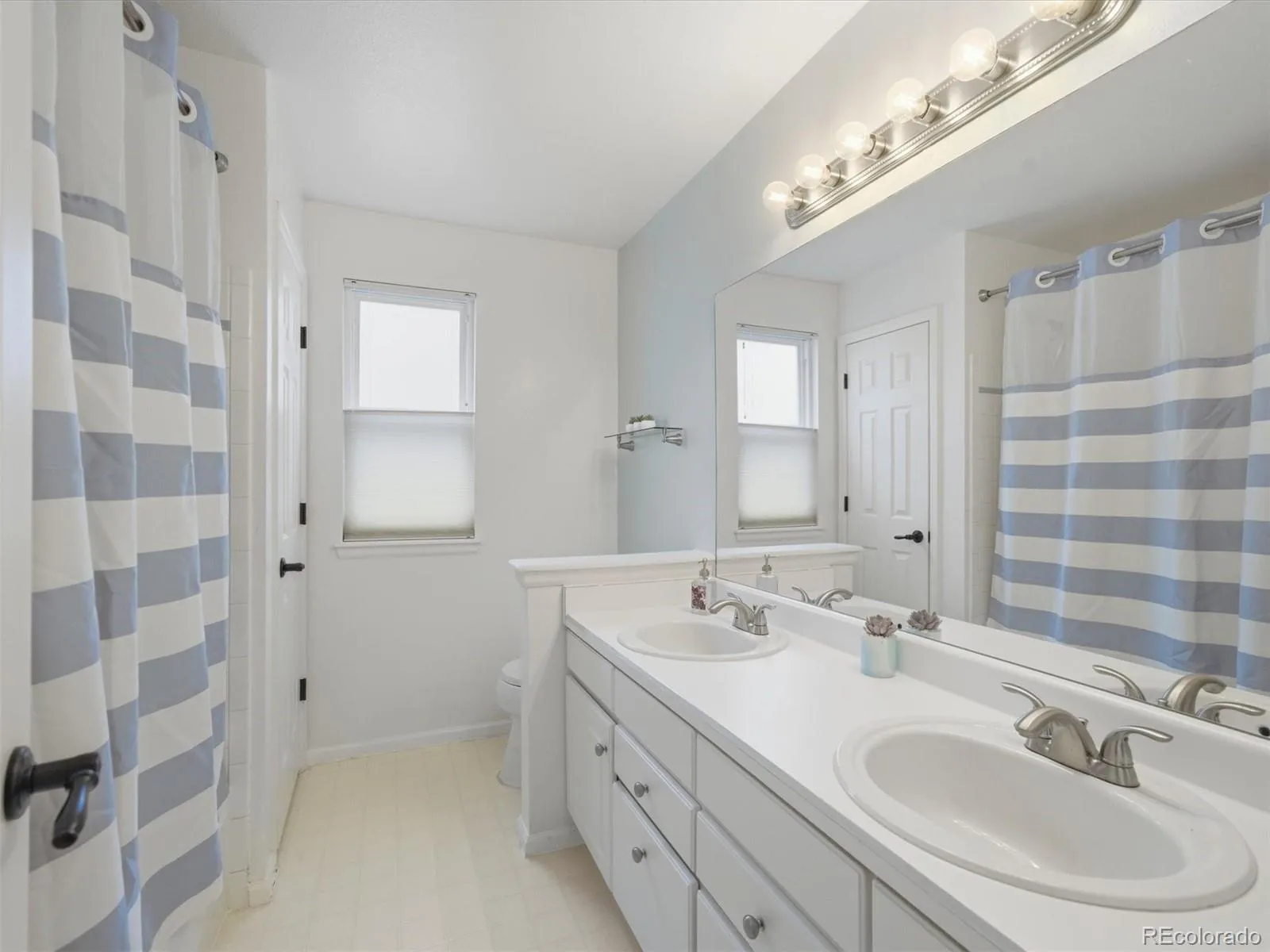 8722 W Ute Drive Littleton CO 80128 MLS #REC3781088 05102026023229 1600 11