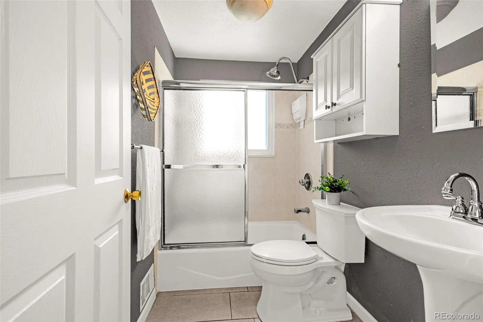 12164 E Ohio Avenue Aurora CO 80012 MLS #REC3785037 05232026093622 1600 12