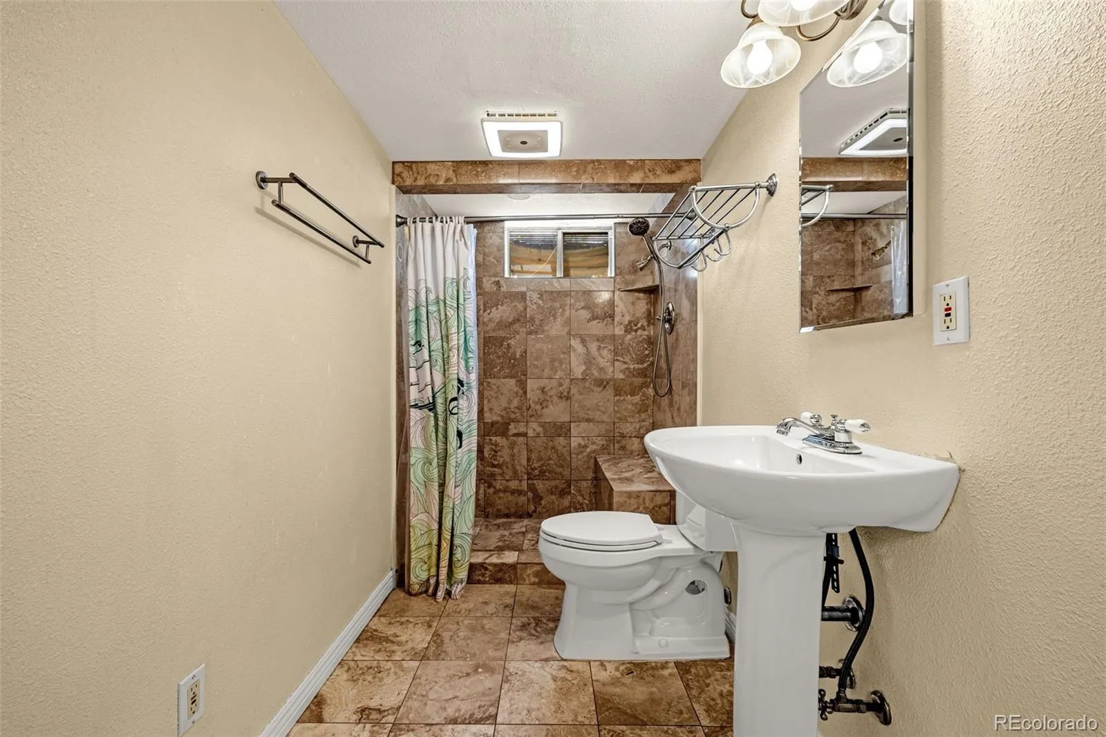 12164 E Ohio Avenue Aurora CO 80012 MLS #REC3785037 05232026093622 1600 23