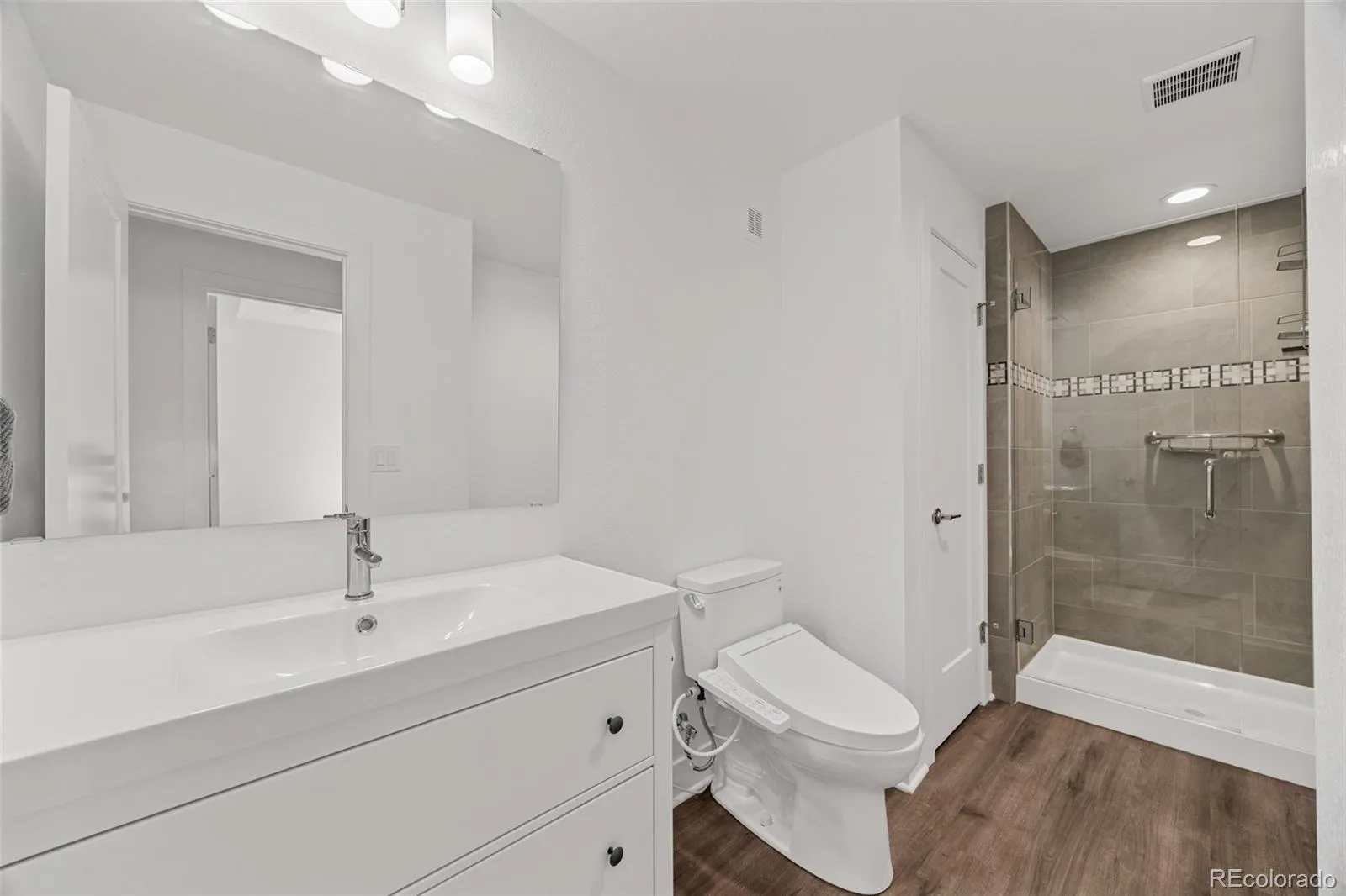7184 S Shady Grove Court Aurora CO 80016 MLS #REC3789694 05242026191517 1600 43