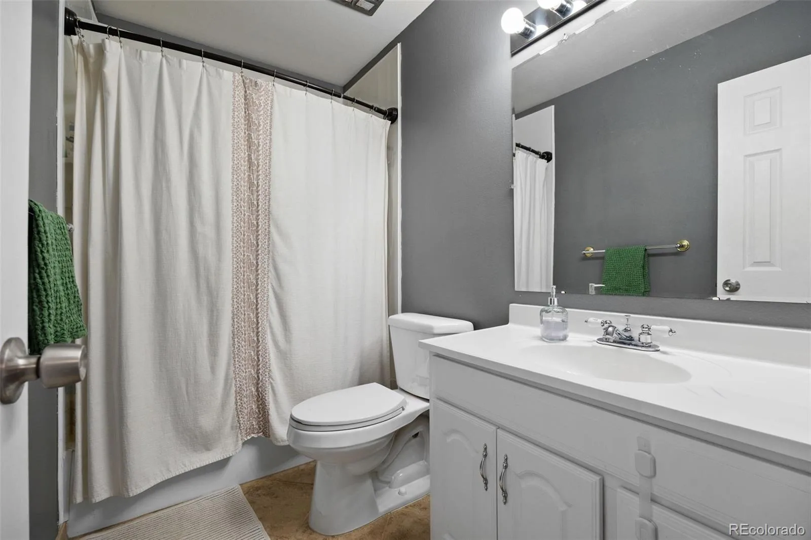 9239 E Nassau Avenue Denver CO 80237 MLS #REC3798143 06032026145925 1600 17
