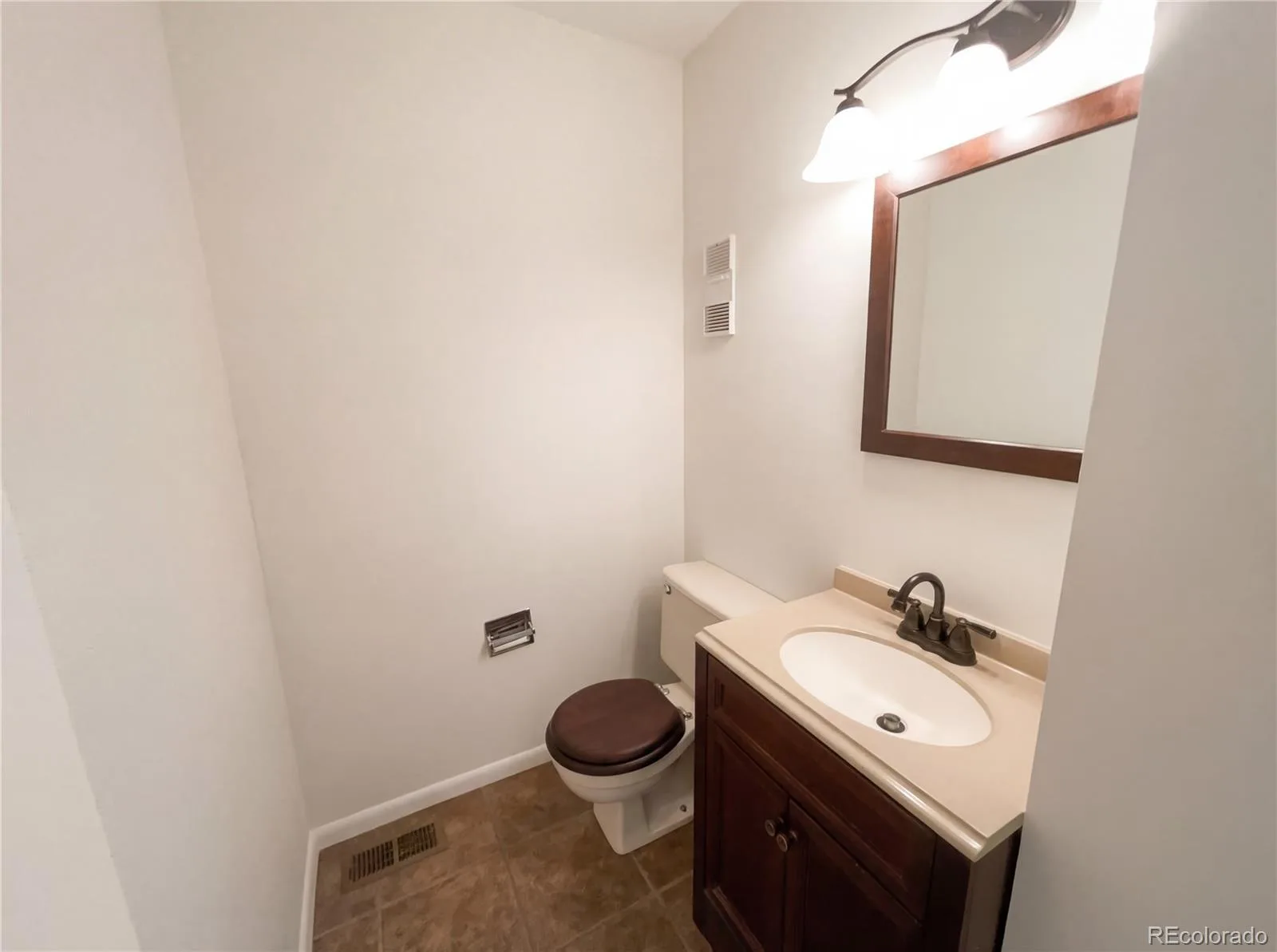 3075 E Long Circle Centennial CO 80122 | MLS #REC3800654 08282026154854 1600 6