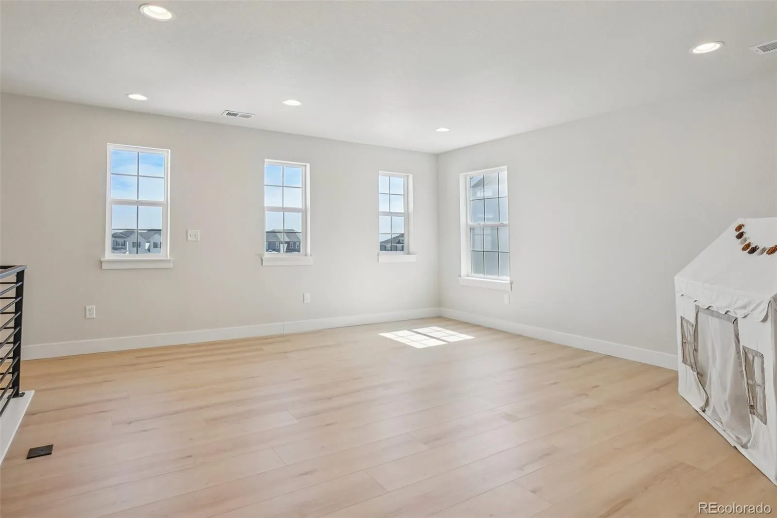 7319 S Yantley Way Aurora CO 80016 MLS #REC3801174 05052026132415 1600 23