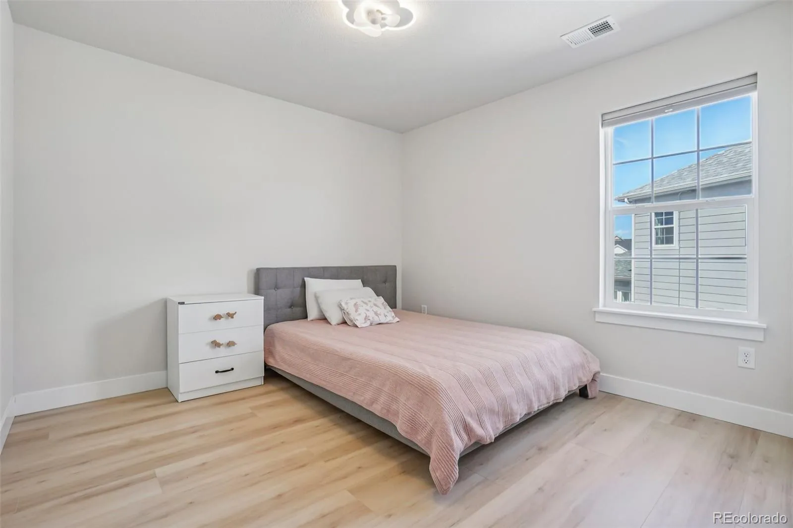 7319 S Yantley Way Aurora CO 80016 MLS #REC3801174 05052026132415 1600 24