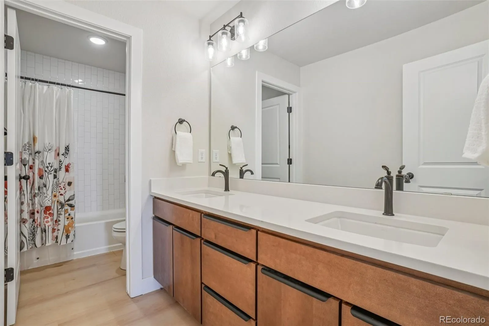 7319 S Yantley Way Aurora CO 80016 MLS #REC3801174 05052026132415 1600 26
