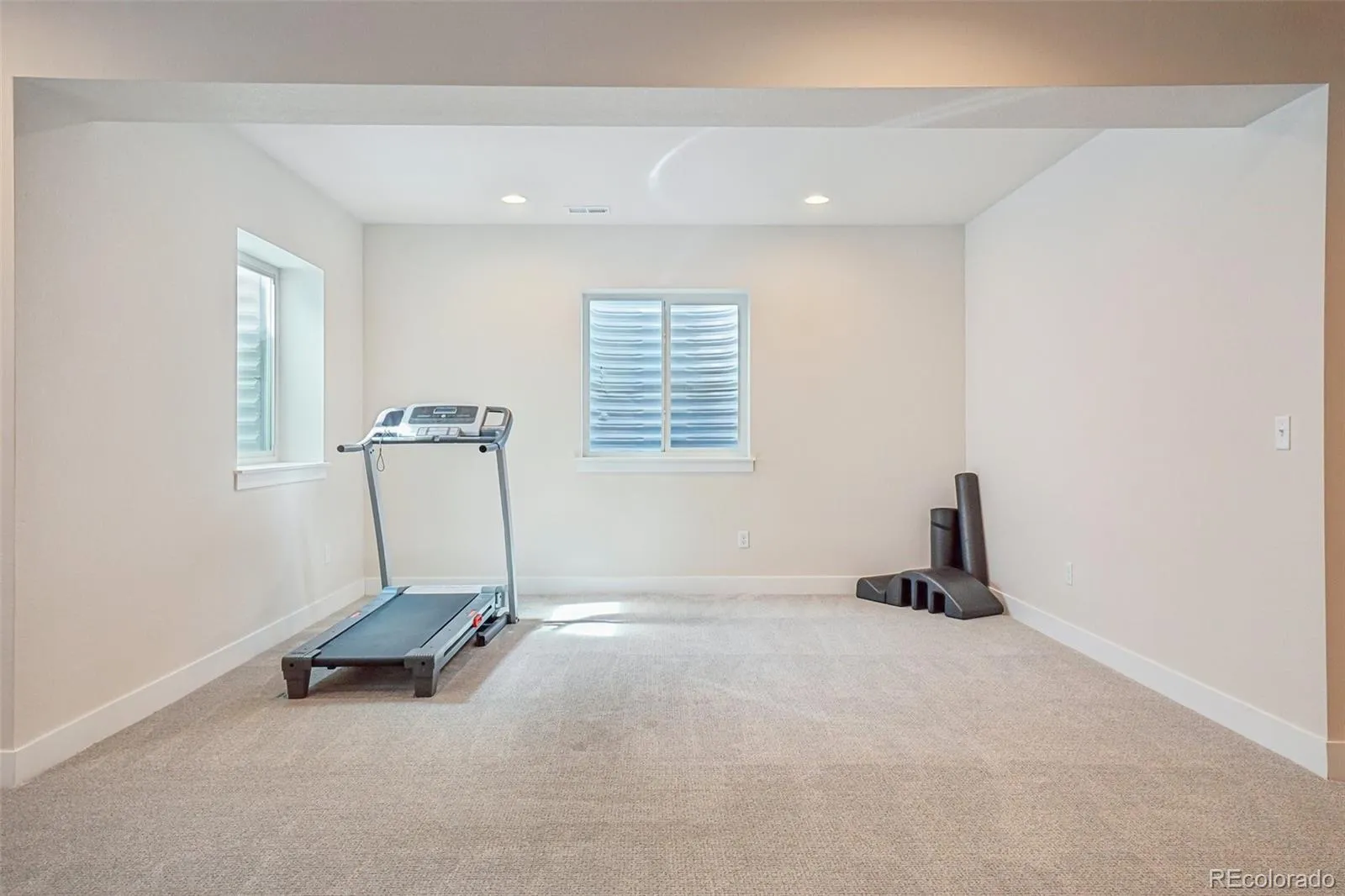 7319 S Yantley Way Aurora CO 80016 MLS #REC3801174 05052026132415 1600 35