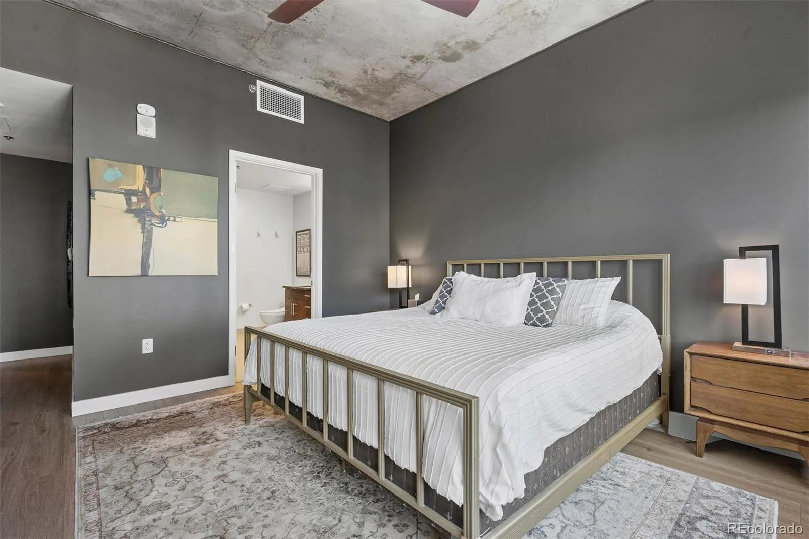 04102026183234 1600 21