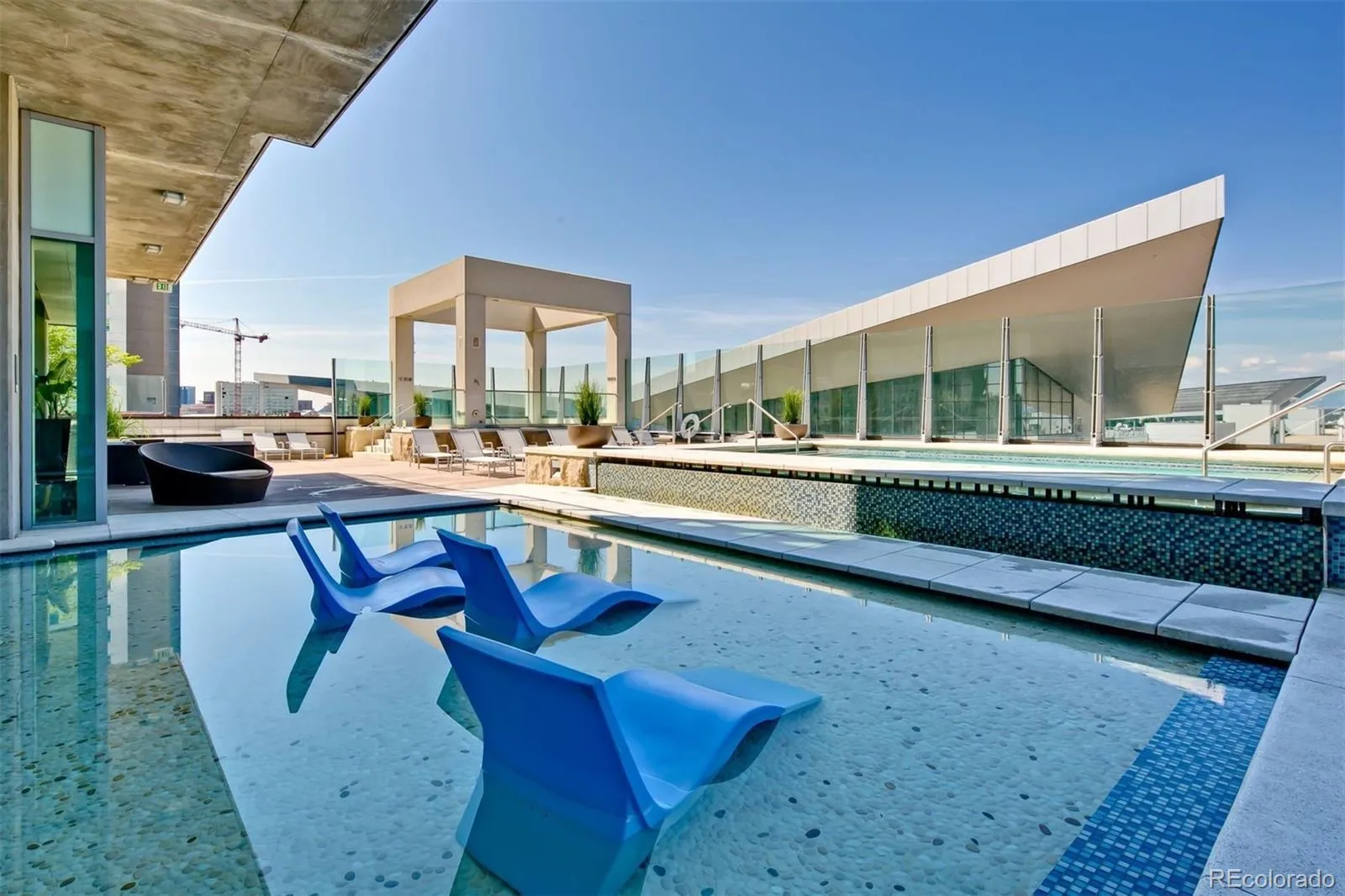 04102026183234 1600 40