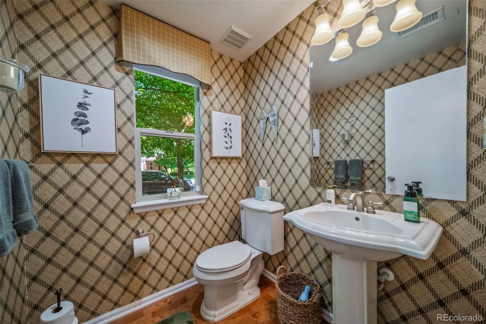 13694 E Weaver Place Englewood CO 80111 | MLS #REC3803198 07252026140638 1600 18