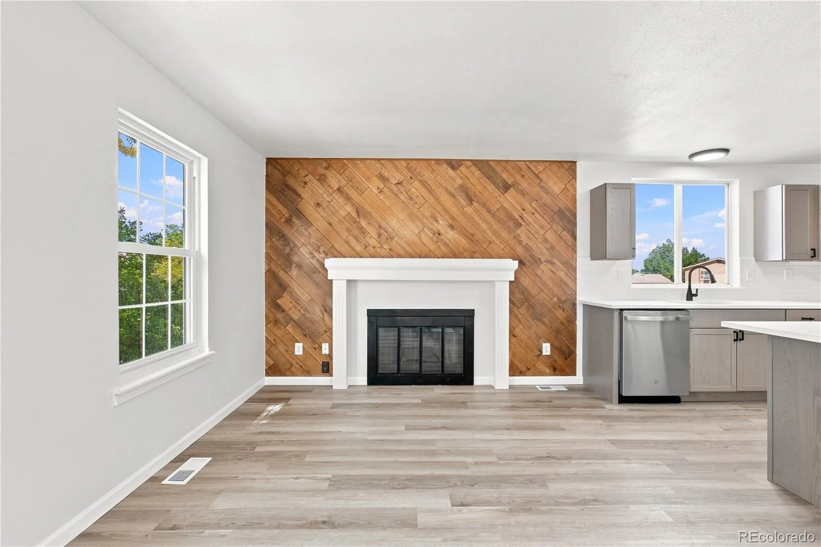 1498 S Bahama Street Aurora CO 80017 | MLS #REC3805578 09222026000443 1600 13