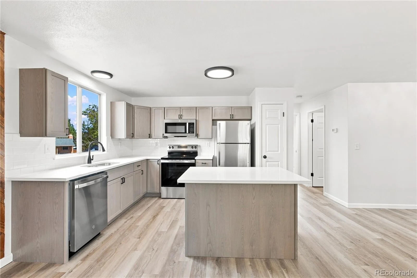 1498 S Bahama Street Aurora CO 80017 | MLS #REC3805578 09222026000443 1600 18