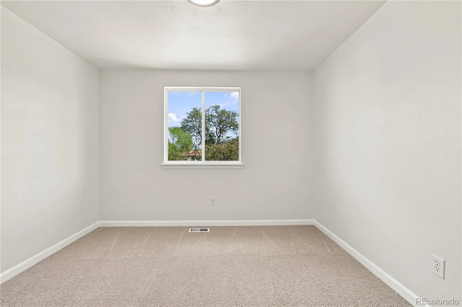 1498 S Bahama Street Aurora CO 80017 | MLS #REC3805578 09222026000443 1600 24