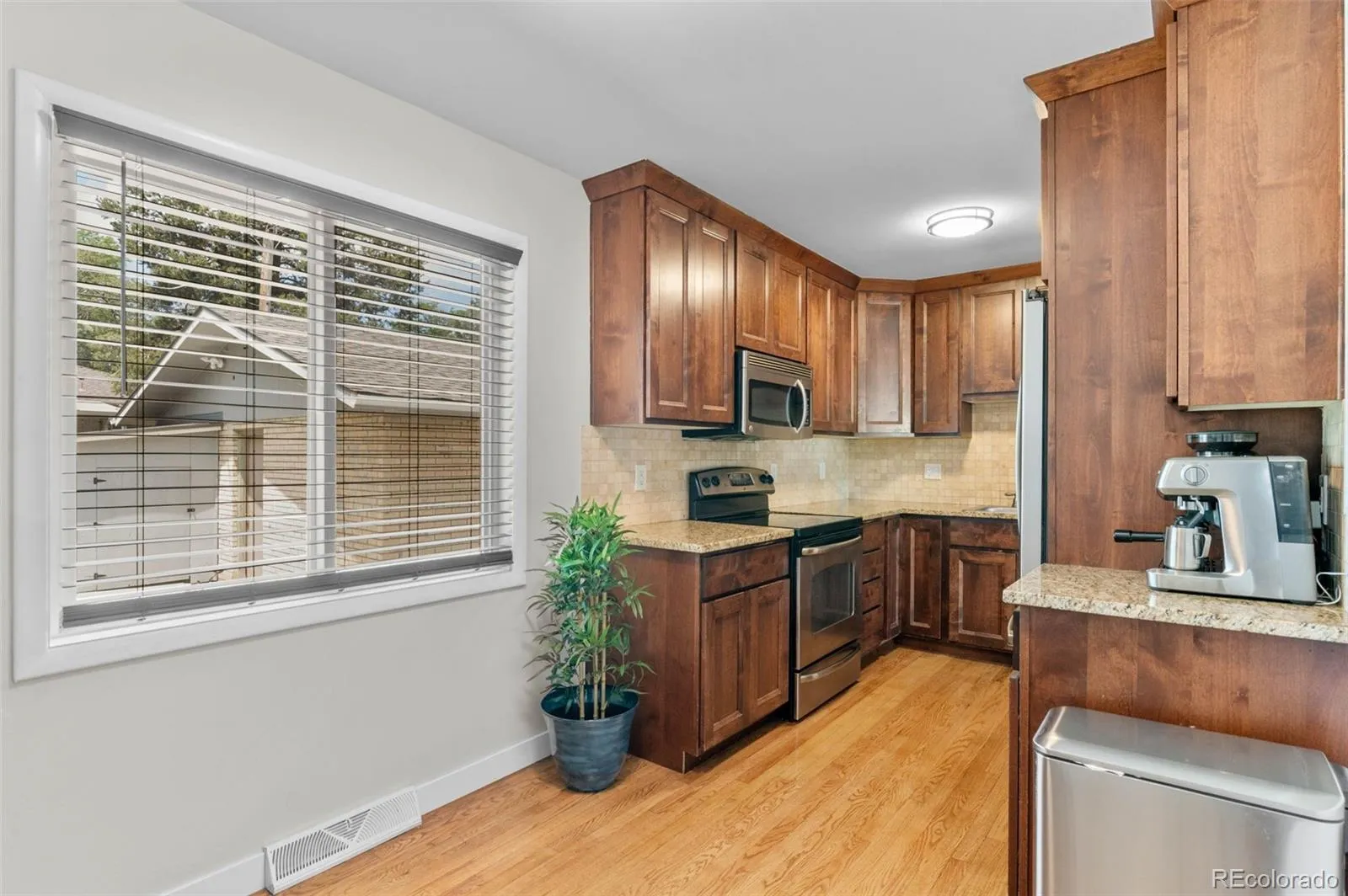 995 Ironton Street Aurora CO 80010 MLS #REC3809975 05232026093651 1600 4