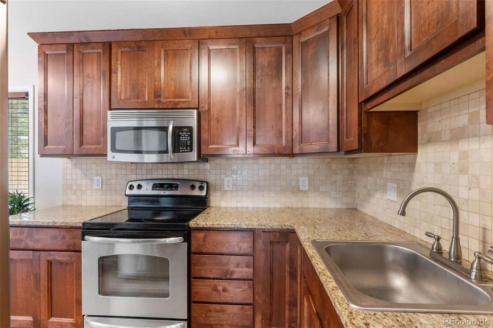 995 Ironton Street Aurora CO 80010 MLS #REC3809975 05232026093651 1600 6