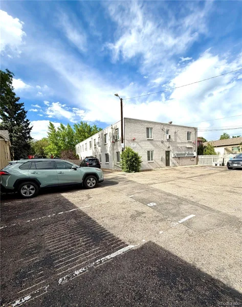 2480 W Caithness Place #8 Denver CO 80211 | MLS #REC3811349 08122026005451 800 24