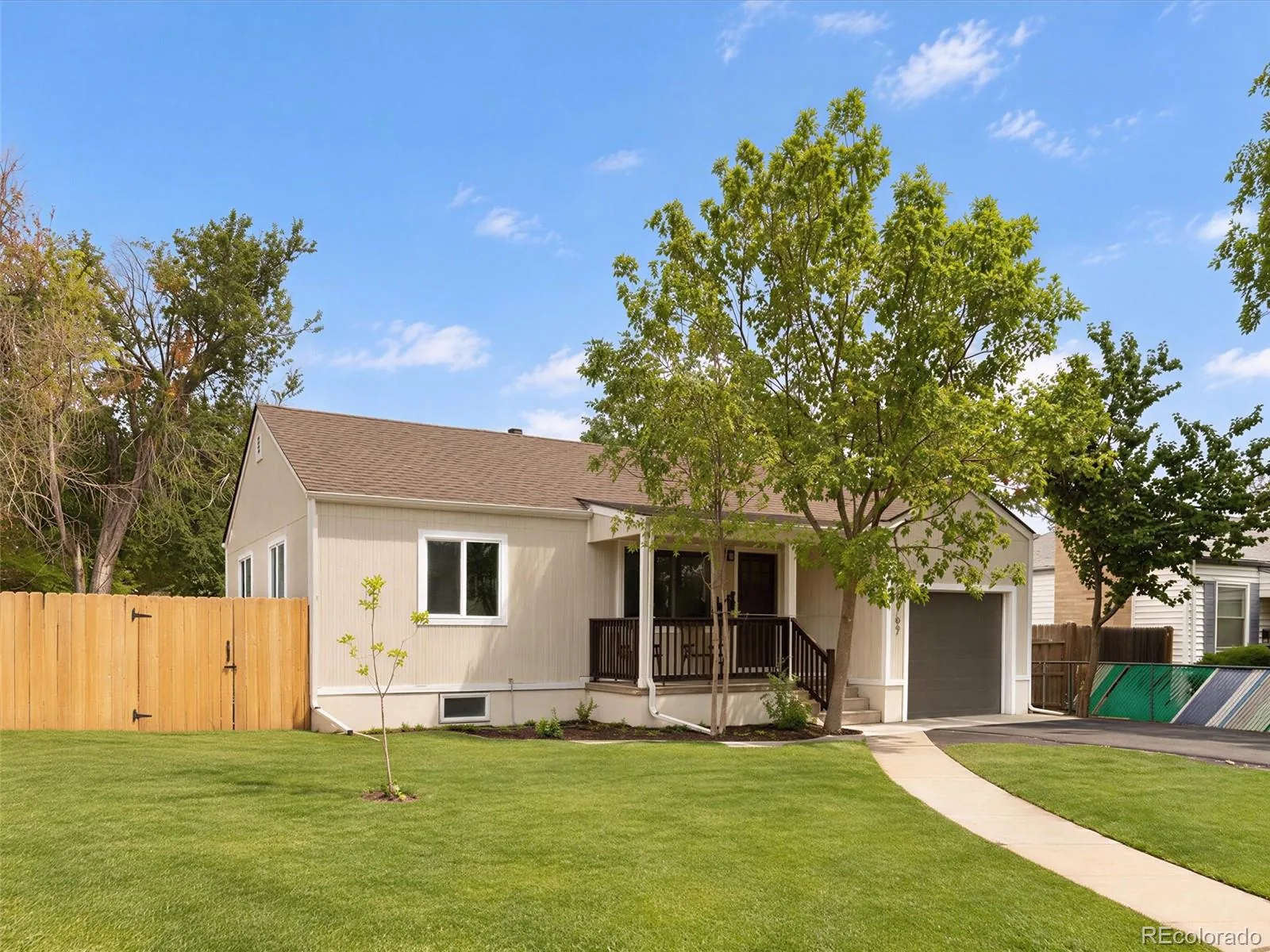 1967 Macon Street Aurora CO 80010 | MLS #REC3814895 09302026043951 1600 1