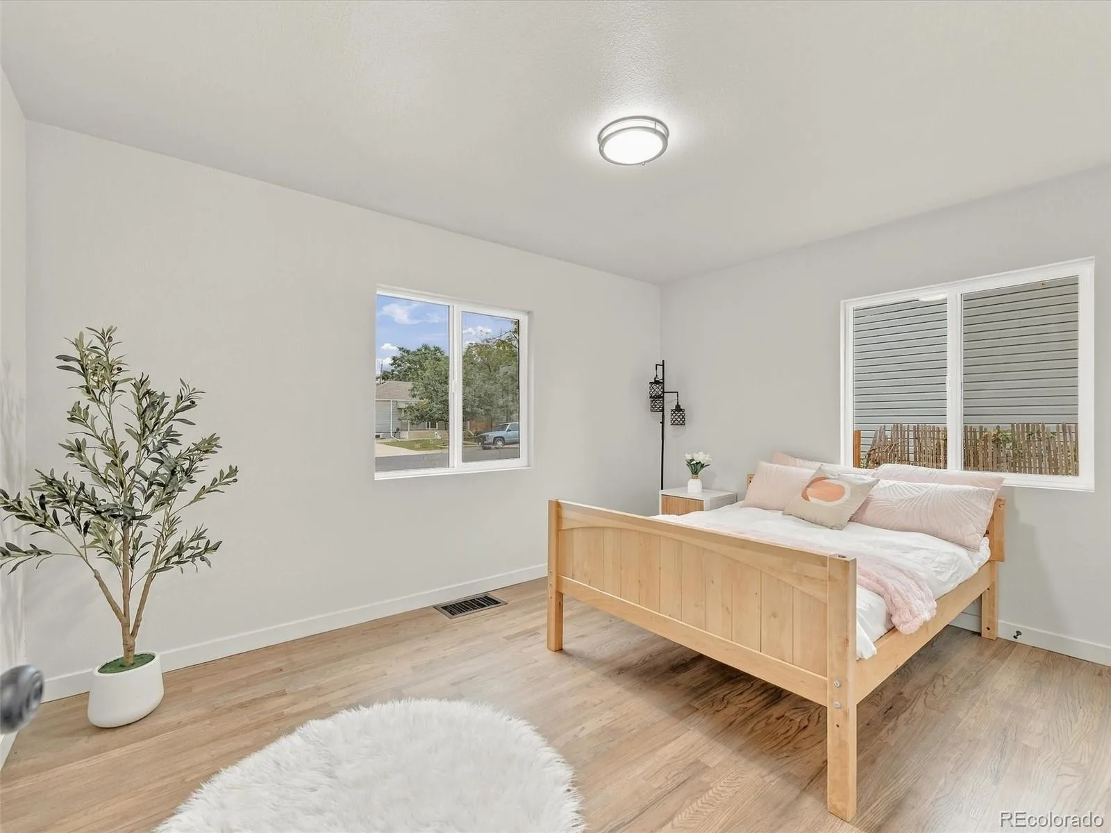 1967 Macon Street Aurora CO 80010 | MLS #REC3814895 09302026043951 1600 11