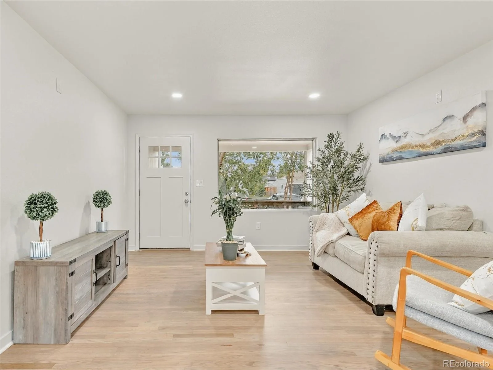 1967 Macon Street Aurora CO 80010 | MLS #REC3814895 09302026043951 1600 4