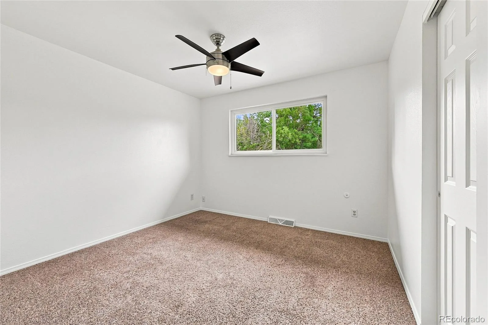 1648 S Kingston Street Aurora CO 80012 | MLS #REC3816593 07302026155942 1600 25