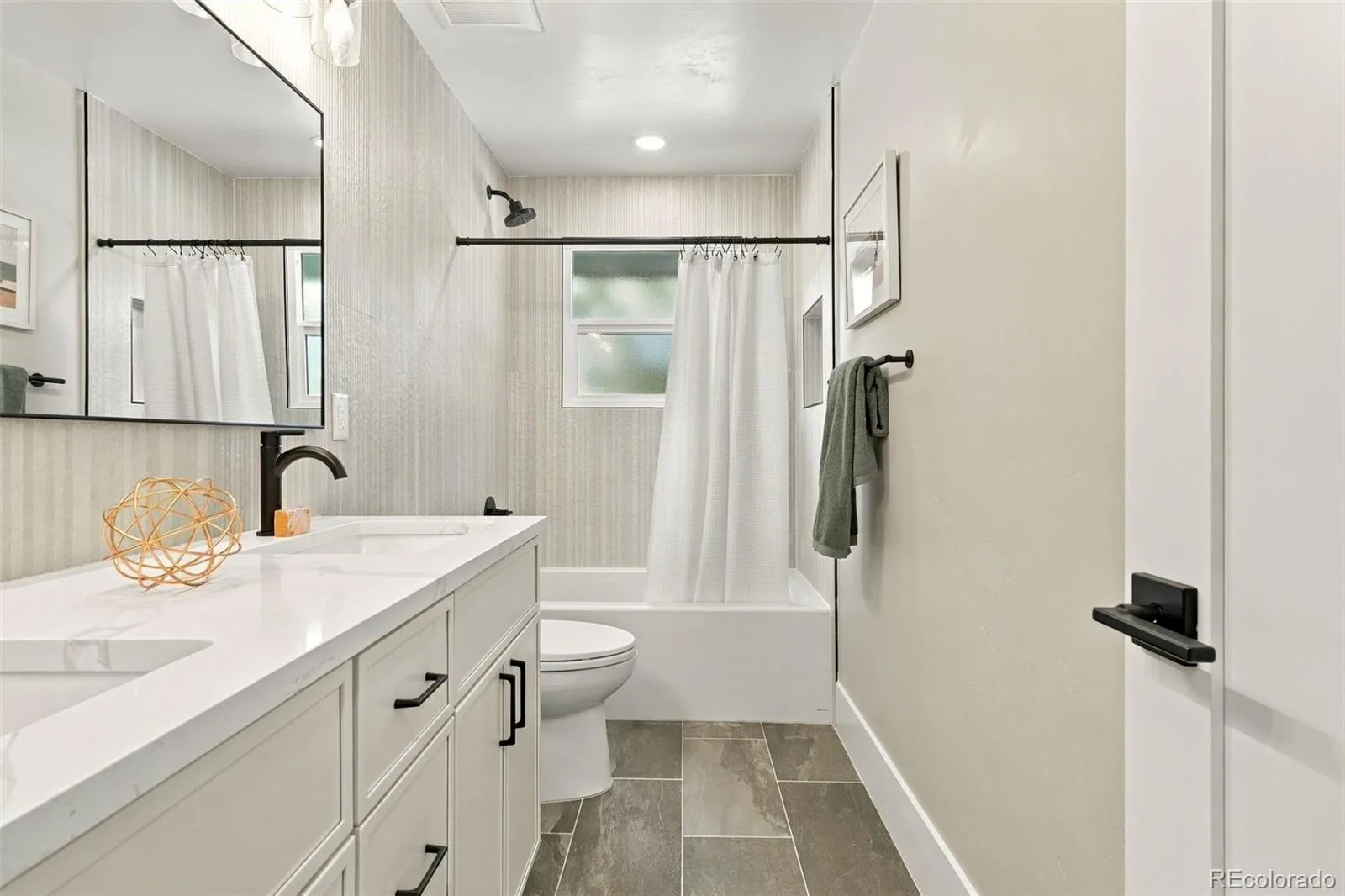 3051 Oak Street Denver CO 80215 | MLS #REC3826927 09242026153546 1600 21