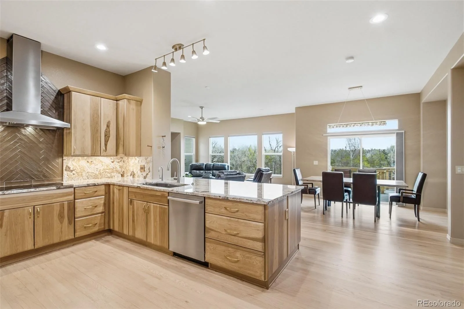5309 W Hoover Drive Littleton CO 80123 | MLS #REC3828873 06032026183818 1600 6