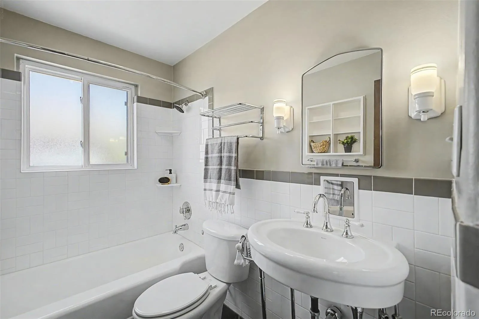 04202026234421 1600 14