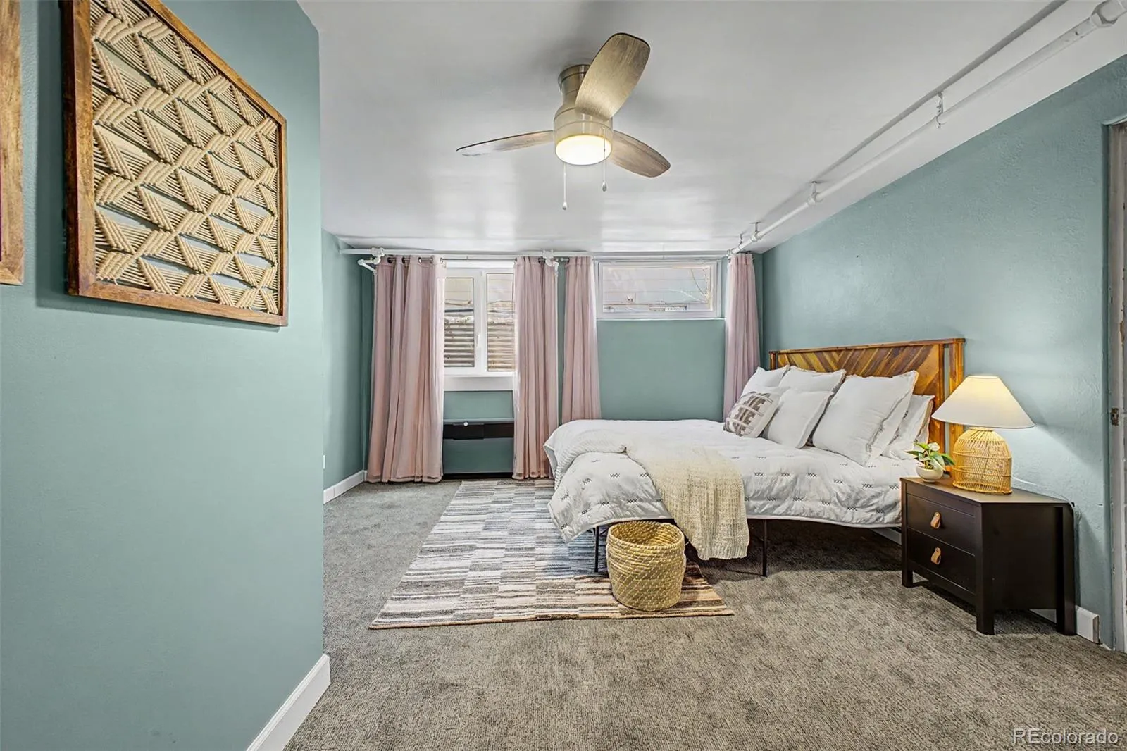 04202026234421 1600 16