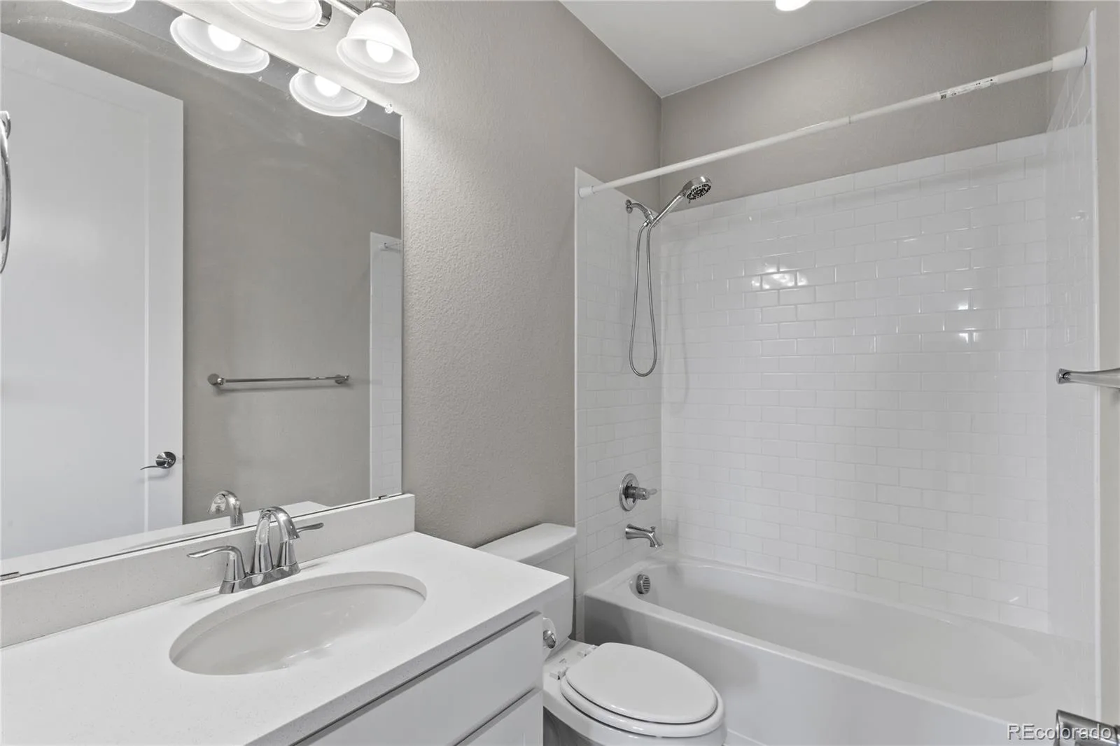 6485 Saddlesmith Street Castle Pines CO 80108 | MLS #REC3836399 08012026154504 1600 40
