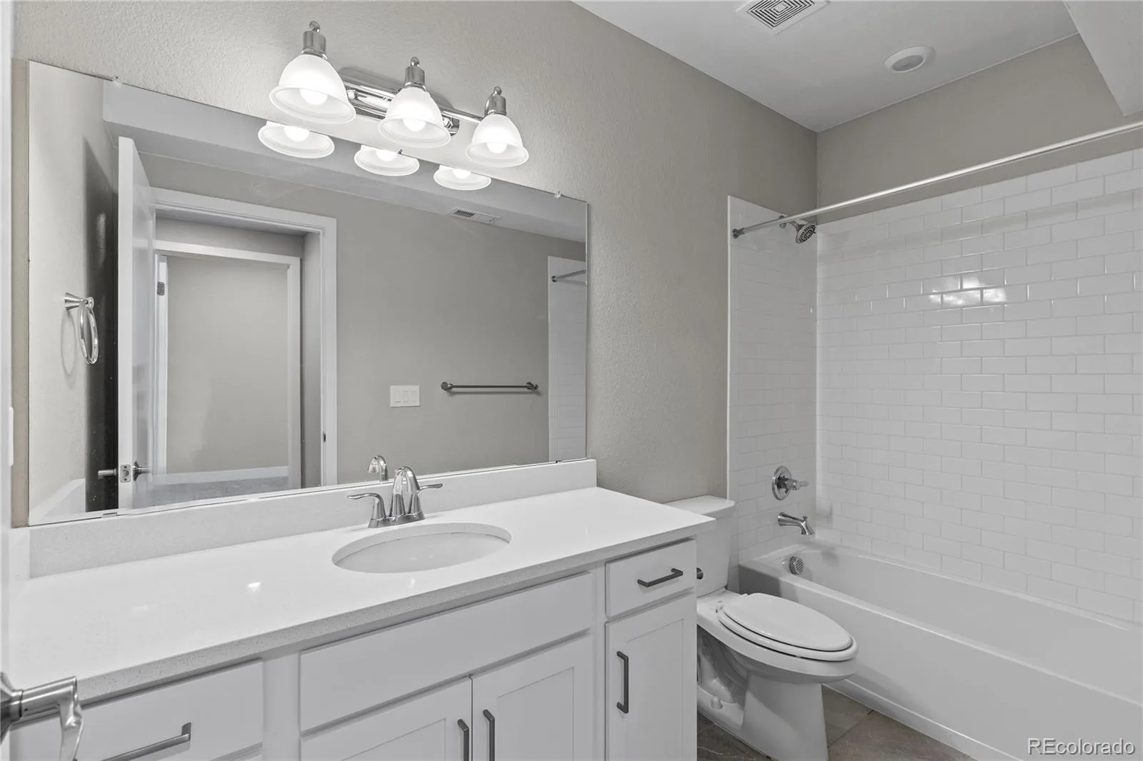 6485 Saddlesmith Street Castle Pines CO 80108 | MLS #REC3836399 08012026154504 1600 47