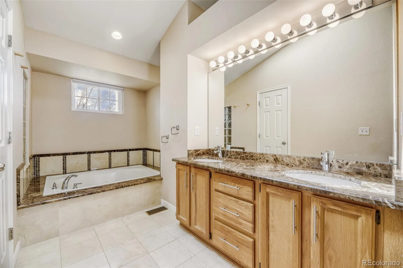 2083 S Xenia Way Denver CO 80231 | MLS #REC3841338 09302026172710 1600 18