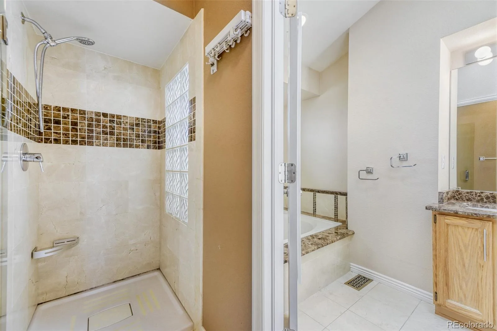 2083 S Xenia Way Denver CO 80231 | MLS #REC3841338 09302026172710 1600 19
