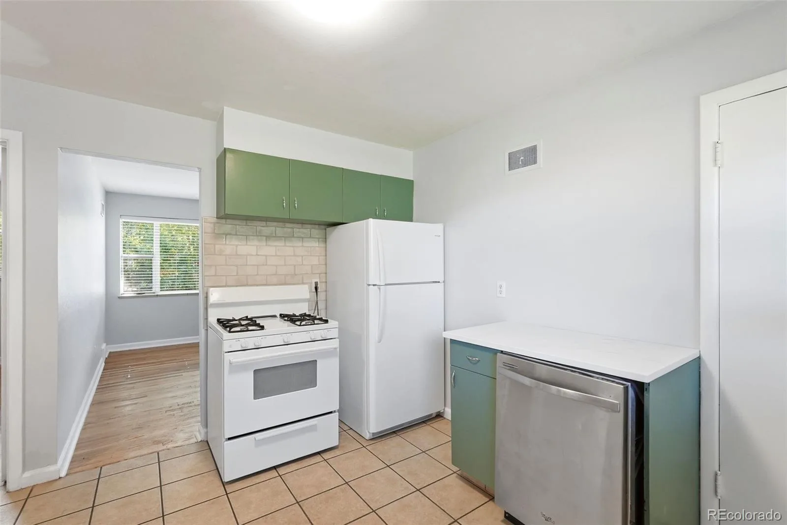 2688 S Acoma Street Denver CO 80223 | MLS #REC3841690 06202026044856 1600 13