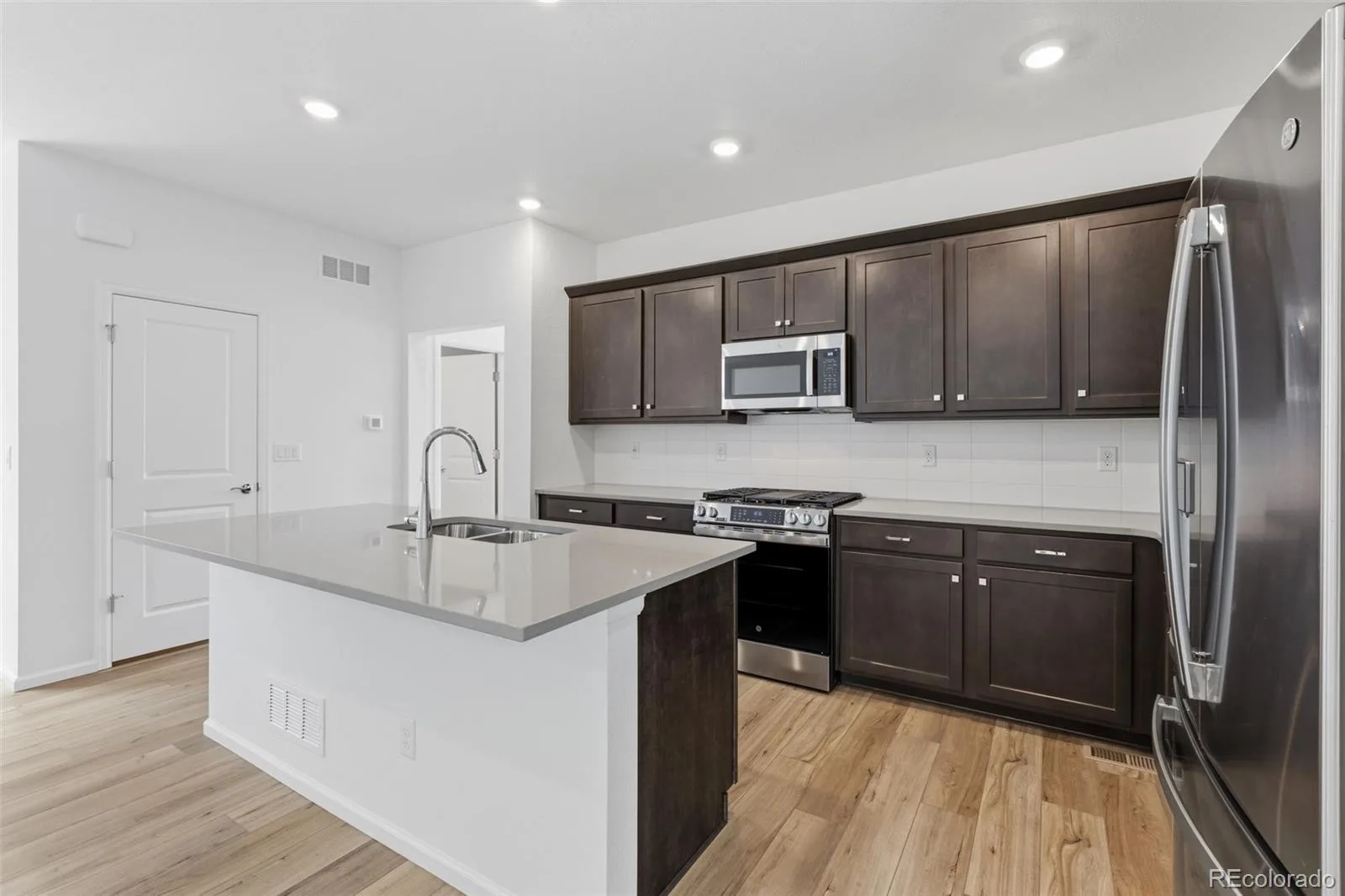 21303 E 63rd Drive Aurora CO 80019 | MLS #REC3846110 06292026184453 1600 10