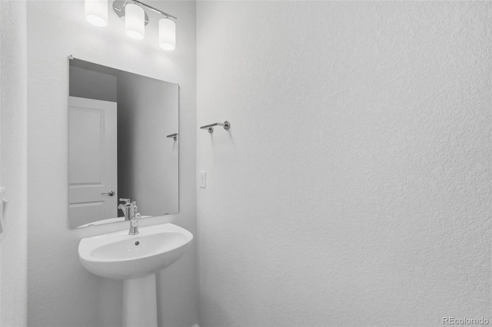 21303 E 63rd Drive Aurora CO 80019 | MLS #REC3846110 06292026184453 1600 16