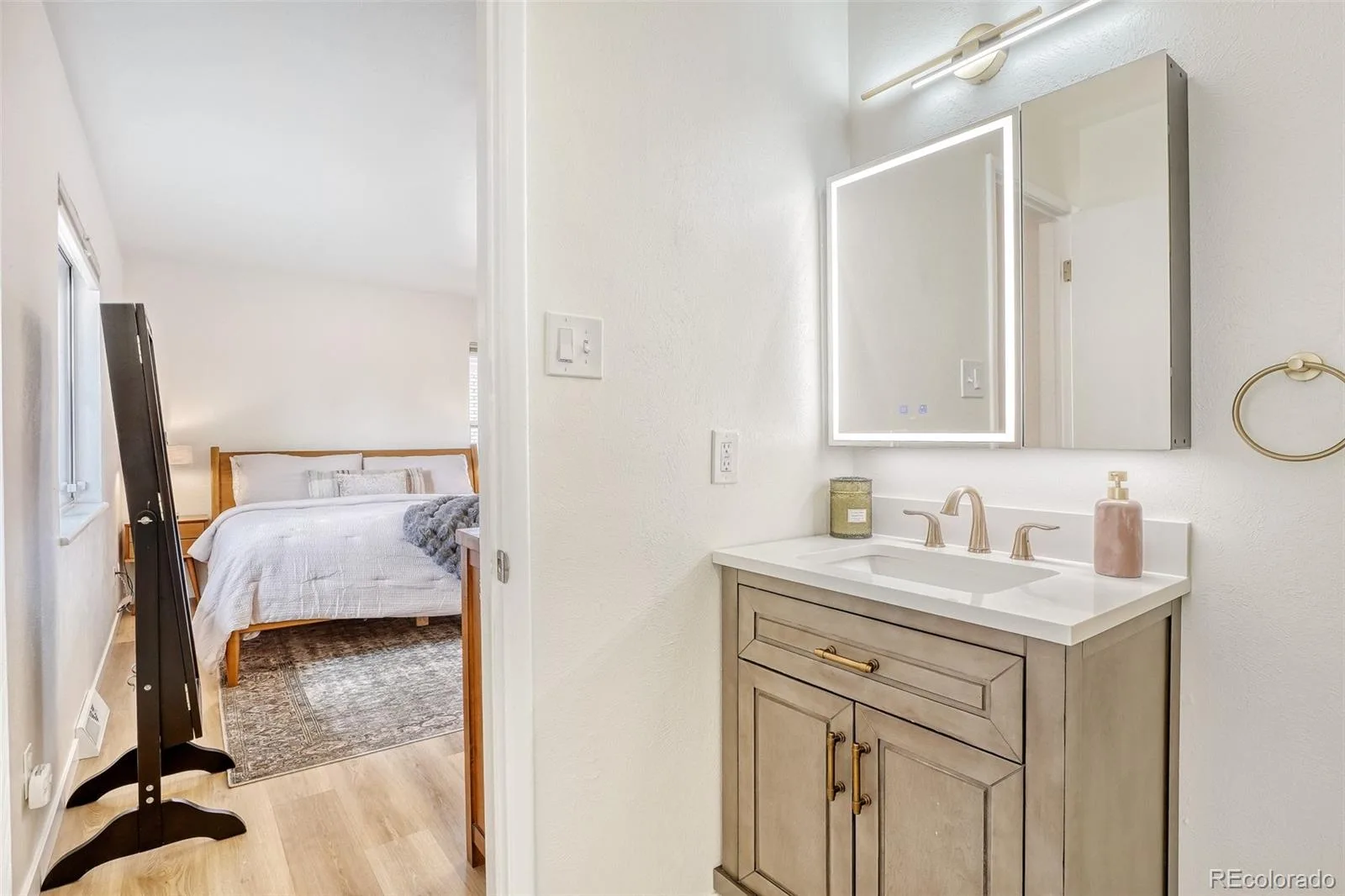 2923 S Reading Court Denver CO 80231 MLS #REC3847639 06252026223343 1600 17