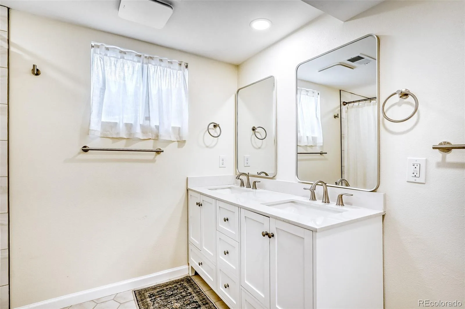 2923 S Reading Court Denver CO 80231 MLS #REC3847639 06252026223343 1600 29