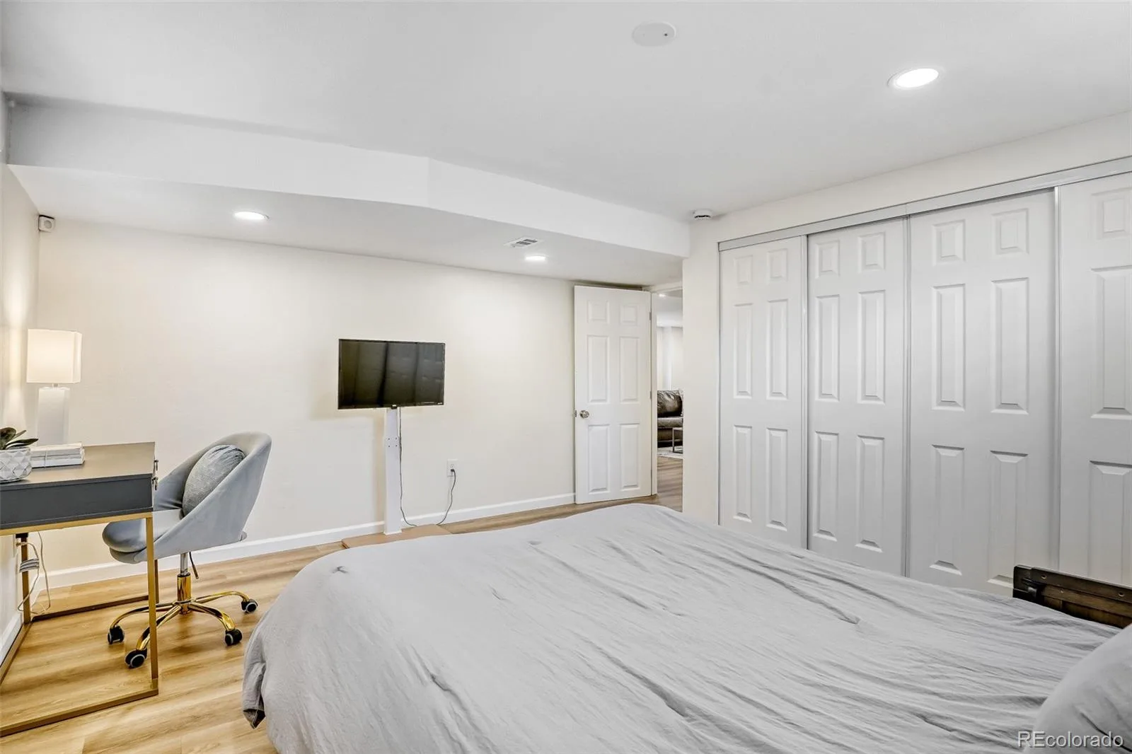 2923 S Reading Court Denver CO 80231 MLS #REC3847639 06252026223343 1600 31
