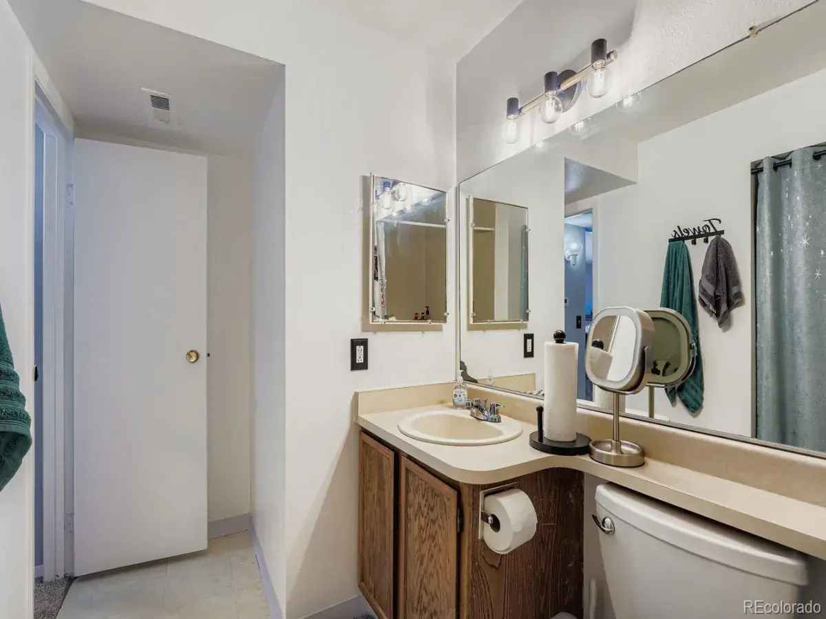 908 S Walden Way #201 Aurora CO 80017 MLS #REC3856848 10222025173926 1200 17
