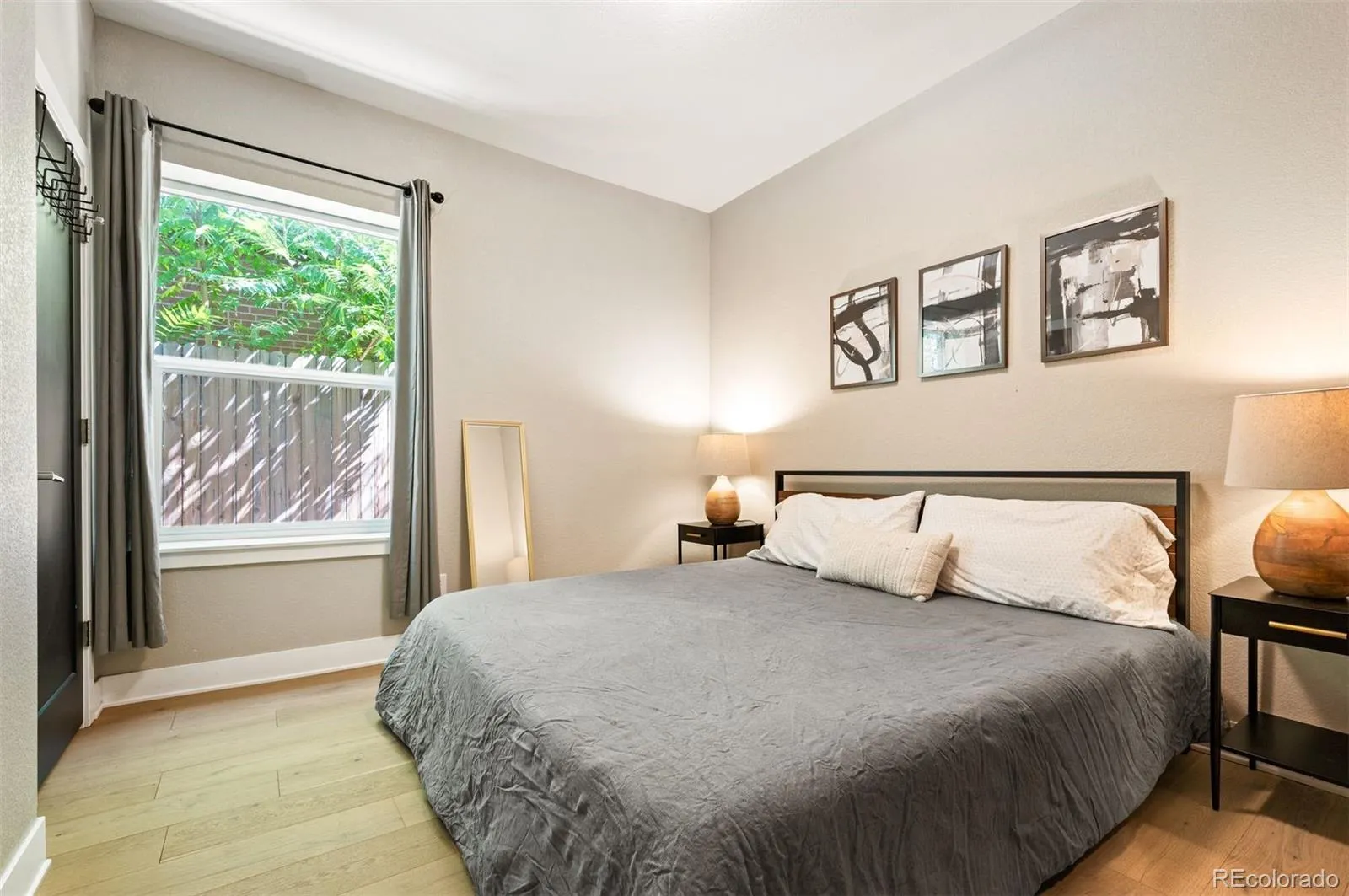 04152026175055 1600 8