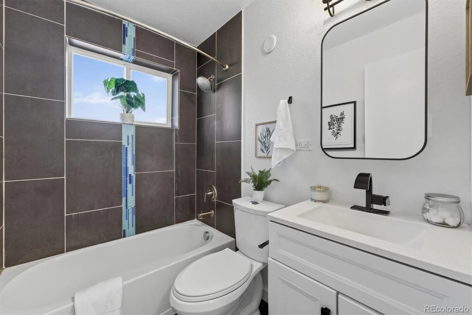 3652 Locust Street Denver CO 80207 MLS #REC3859584 06232026001232 1600 19
