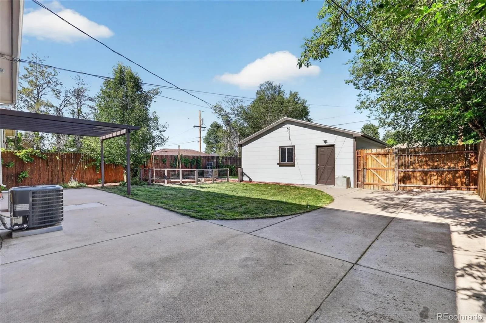 3652 Locust Street Denver CO 80207 MLS #REC3859584 06232026001232 1600 32