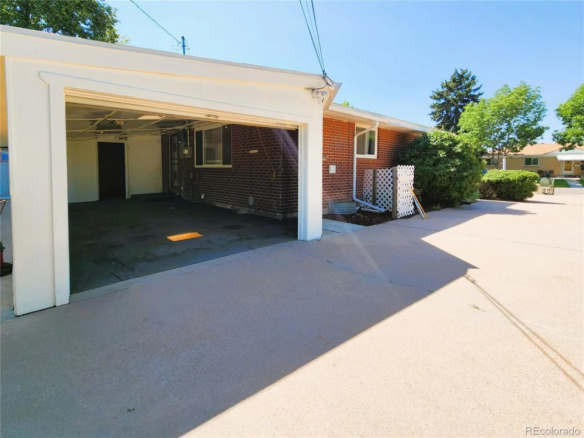 3247 W Pimlico Drive Englewood CO 80110 | MLS #REC3866344 07312026231649 1200 34
